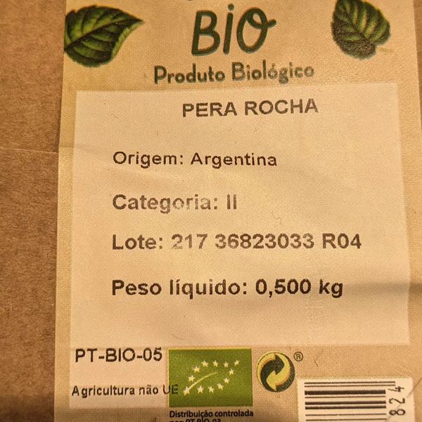 Finally! Bio pears are so hard to find! Oh, and it's Rocha, a tough but delicious variety cultivated in this region
