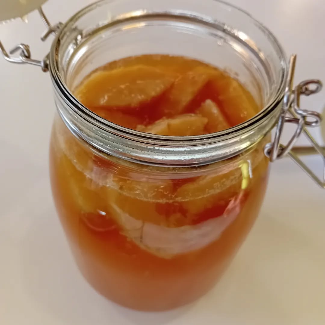 Water kefir with pineapple.