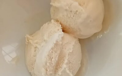Our new favourite vanilla ice cream. Vegan, healthy, and sooooo tasty.