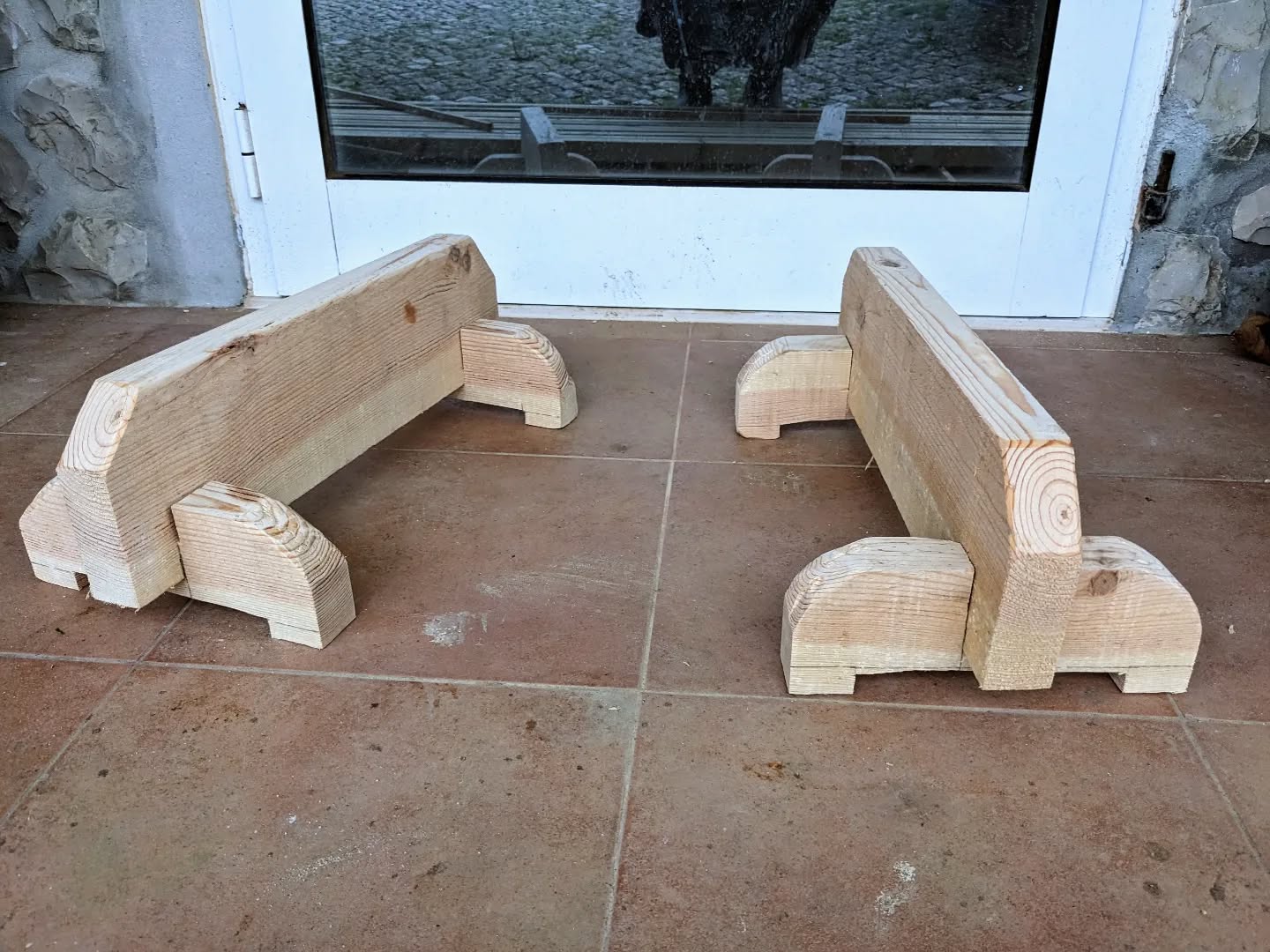 Today’s project: building the japanese saw horses from @rexkrueger’s book.