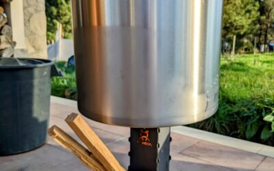 Testing the #gamera camping #rocketstove to see whether it can heat up a large pot of water.