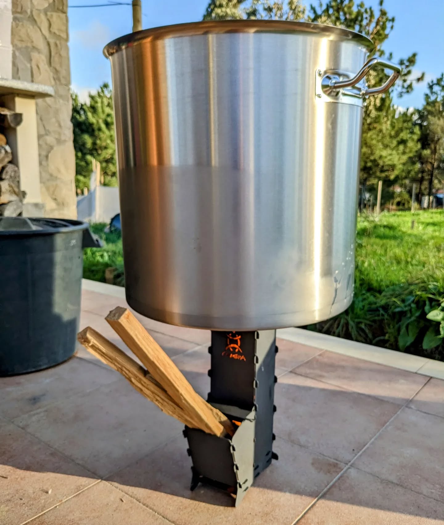Testing the #gamera camping #rocketstove to see whether it can heat up a large pot of water.