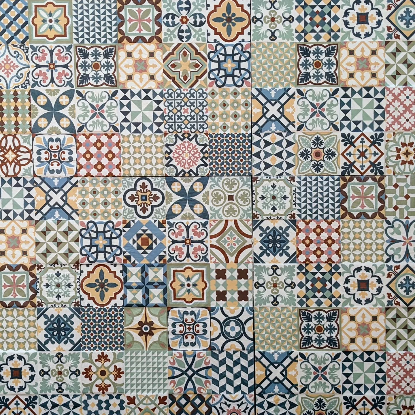 Just a little something that caught my attention. It was very fake, indeed it was some sort of sticker wallpaper but something about this patchwork of patterns felt genuine.