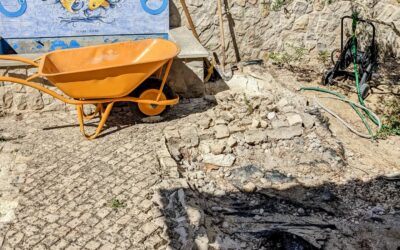 Dismantling damaged section of calçada around the decorative fountain in #zone1.