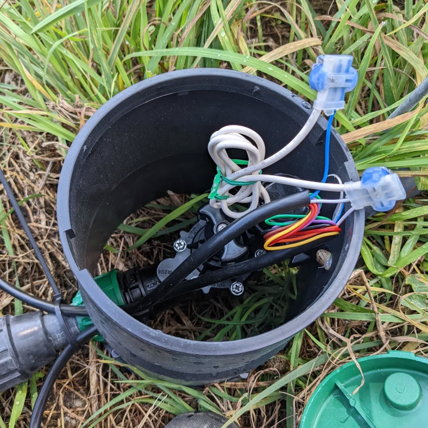 Wiring up the last set of valves. Two of them are stubbornly refusing to work 🤬