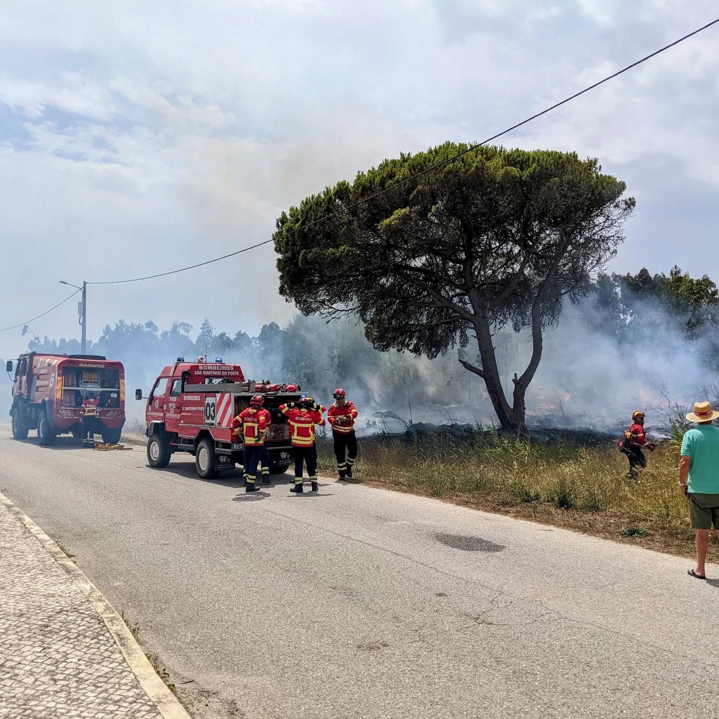 Wildfire 150m from our home 😰 luckily put out before causing much trouble.