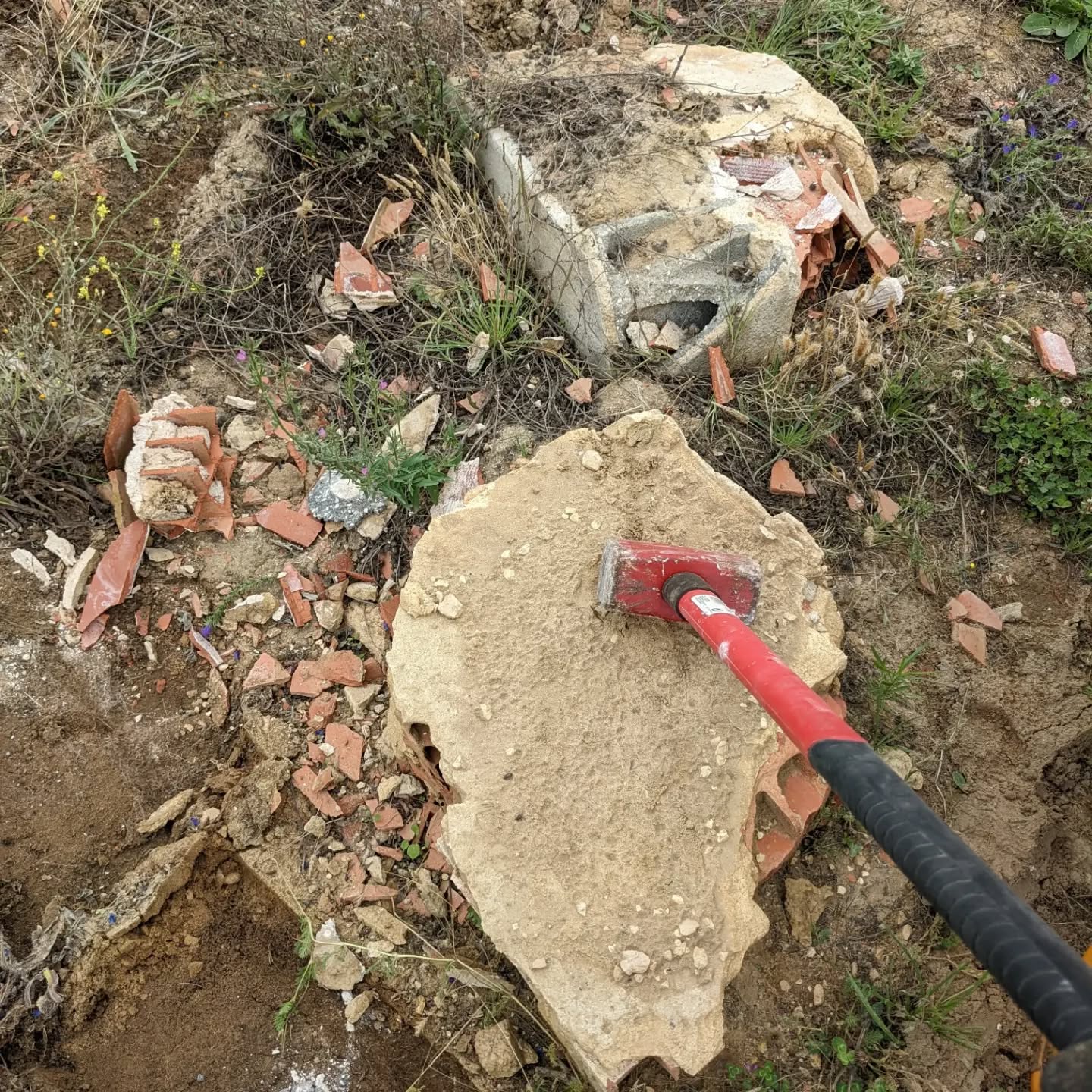 Breaking up and carrying off rubble left in #zone2 (close to #zone1) after the earthworks. It used to be part of two access hatches for a geothermal heat pump, and now it’s in the way of regenerating soil in the area and making room for animal housing.