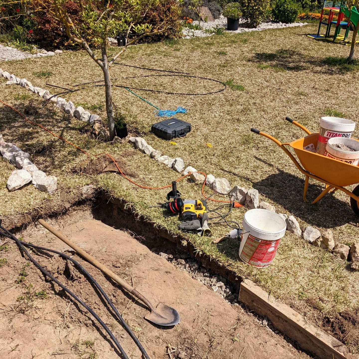 Labor intensive masonry edging teardown
